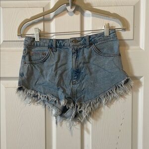 Topshop Gigi high rise denim shorts, fringe hem size 6